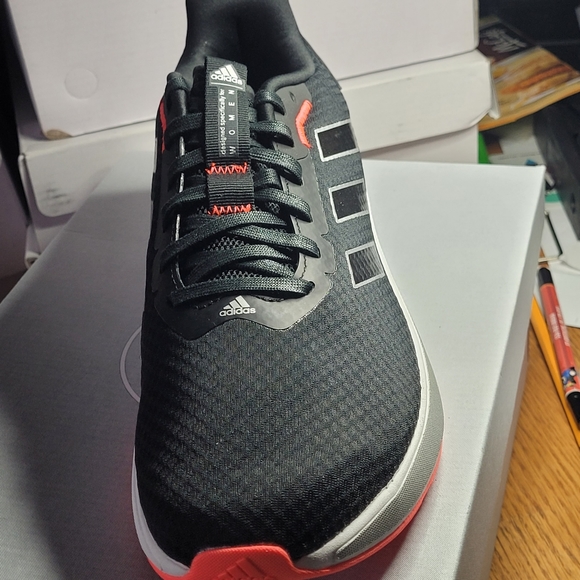 Ladies Adidas Sneaker - Picture 4 of 9